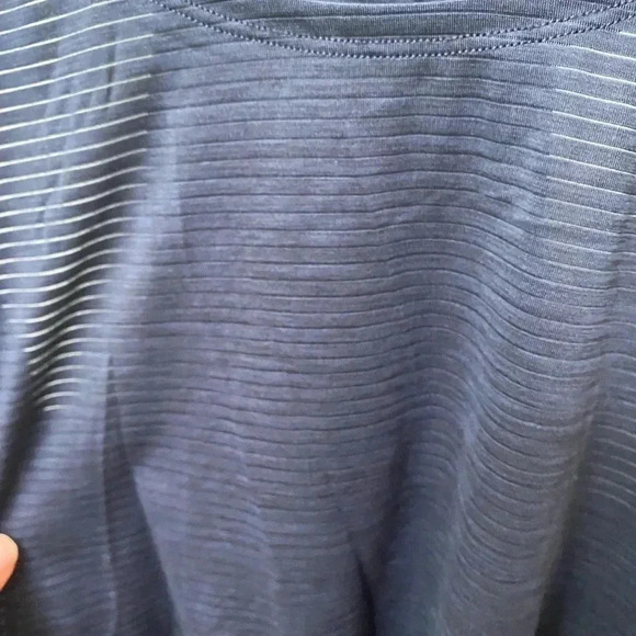 Athleta navy blue medium ribbed swingy workout top tulip back handkerchief hem - Picture 4 of 7